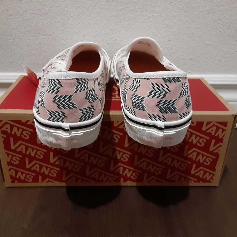 Vans - Picture 2 of 4